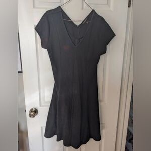Banana Republic Size 10 Black Sleeveless V-neck fit flare stretch zip dress